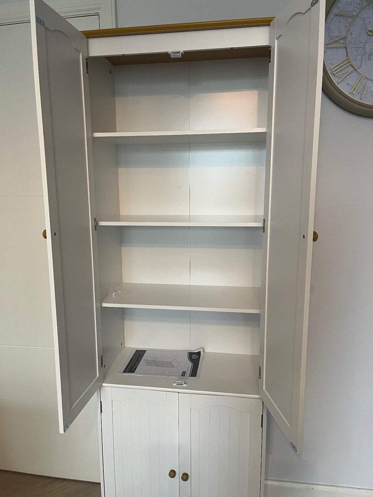 White freestanding kitchen cabinet 