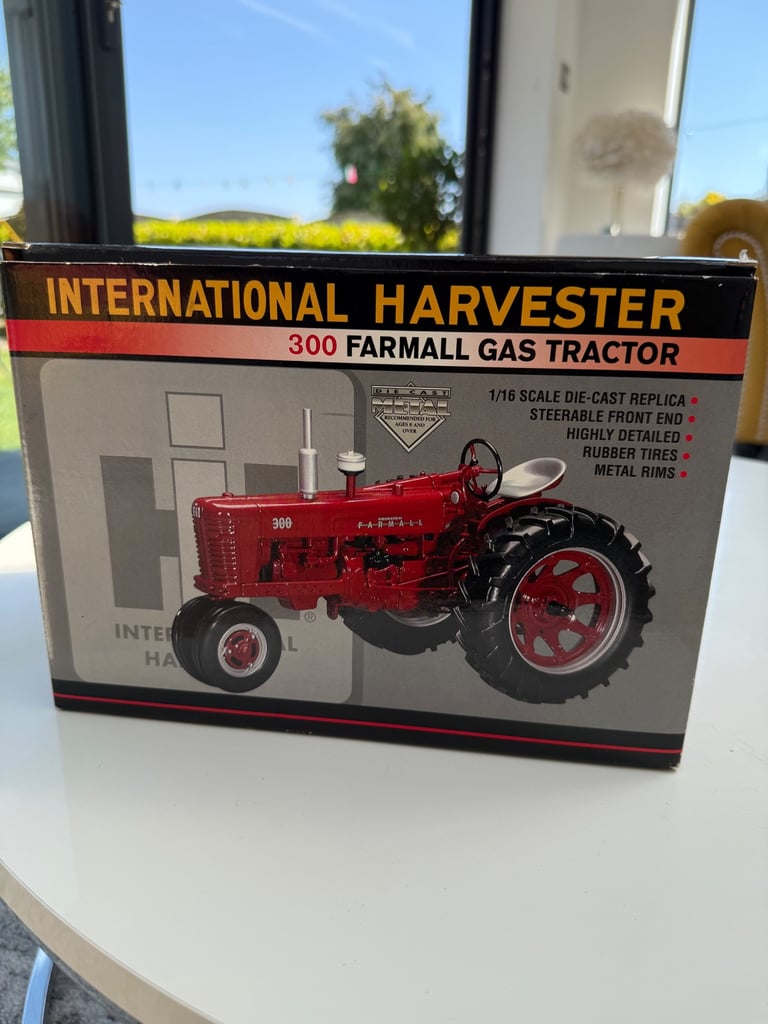 1/16 Speccast International harvest farmall 300 vintage gas tractor boxed rare