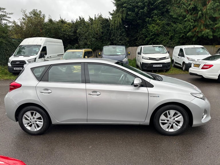  Toyota Auris 1.8 VVT-h Icon CVT Euro 5 (s/s) 5dr Petrol/Electric Hybrid Automatic