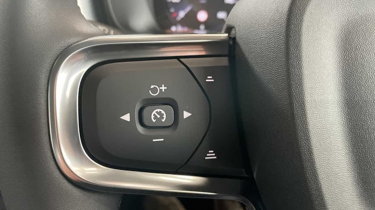 2022 Volvo XC40 Recharge Core, T4 plug-in hybrid, Electric/Petrol, Bright SUV N/A Automatic