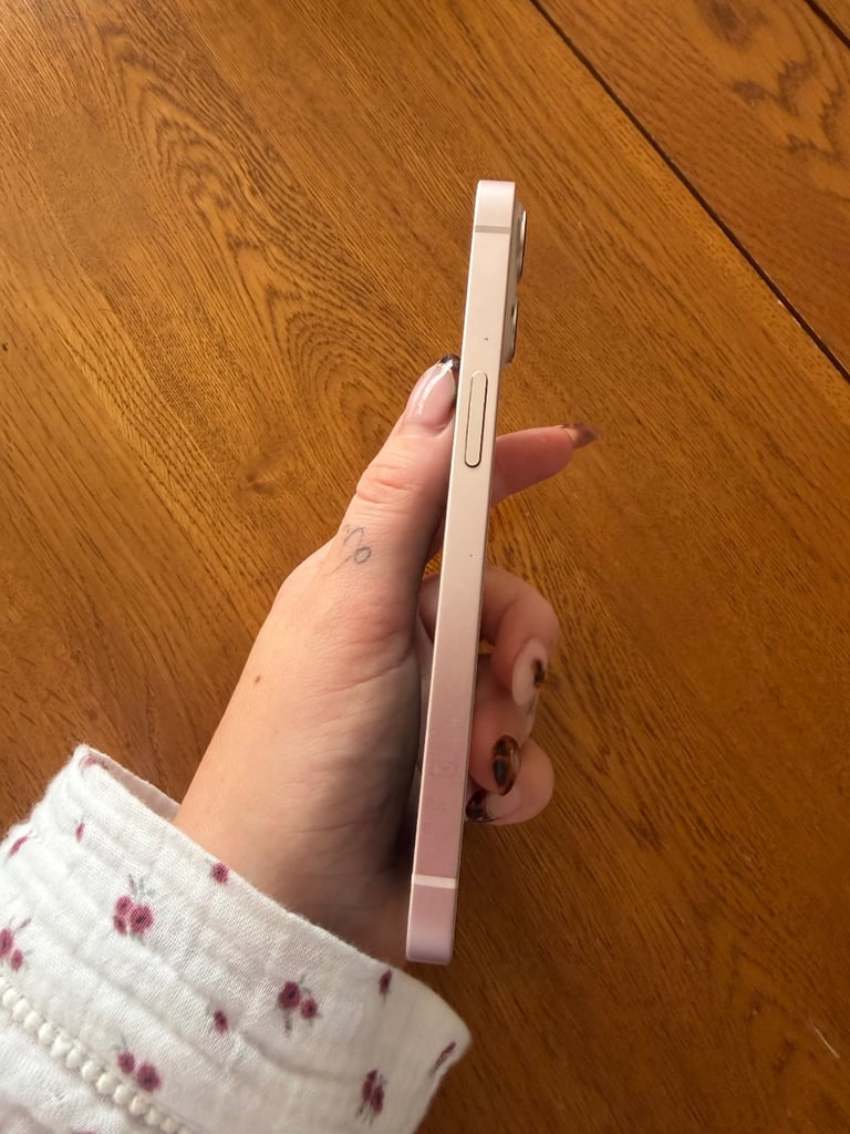 iPhone 13 pink