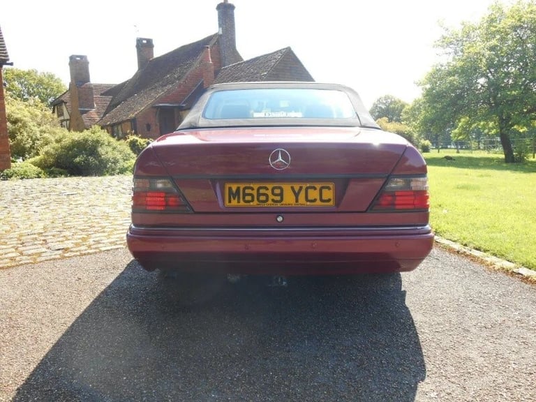 1994 Mercedes-Benz E Class E220 2-Door Petrol