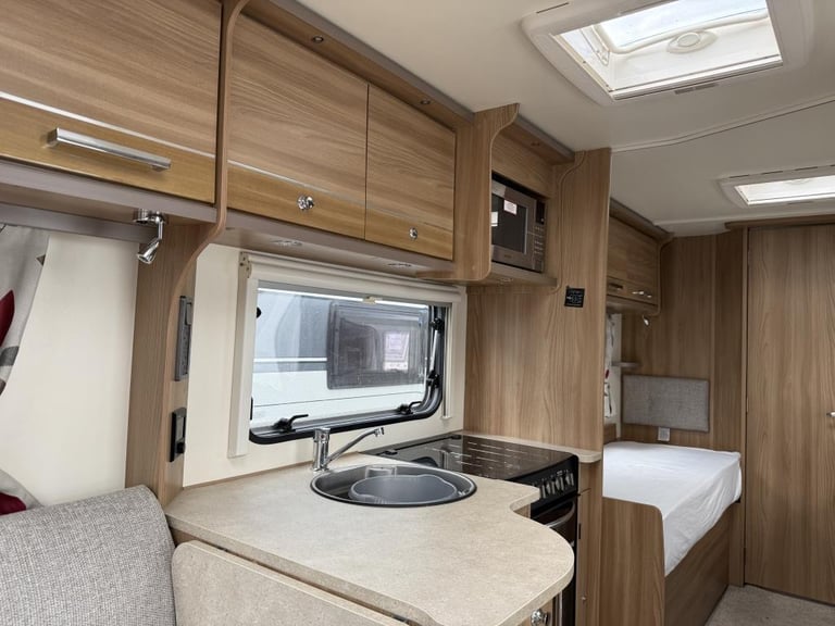 2016 BAILEY PEGASUS RIMINI 4 Berth fixed single beds