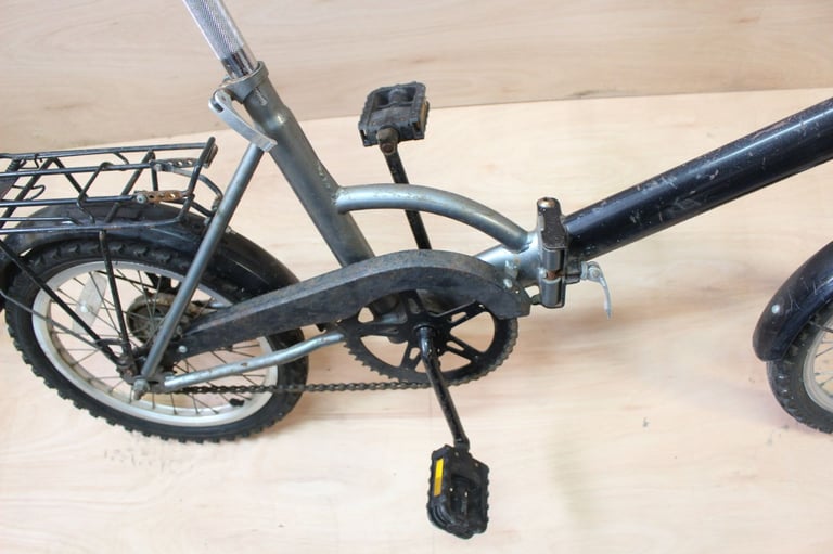 Black compact stowaway folding bike. Good working condition. Shopping. S size