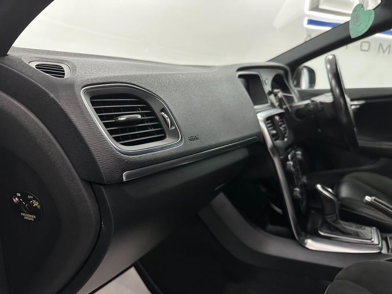 2017 Volvo V40 2.0 D2 R-Design Nav Plus Auto Euro 6 (s/s) 5dr HATCHBACK Diesel Automatic