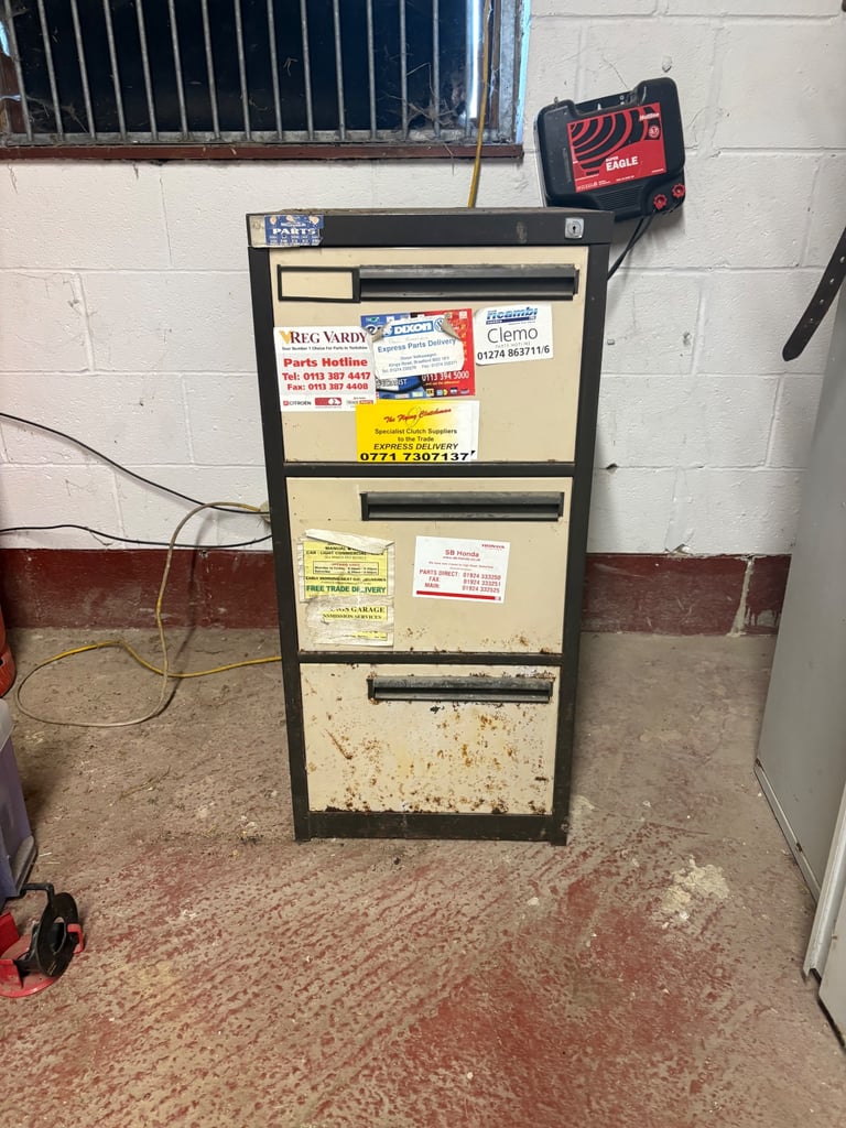 image for Metal Filing cabinet 