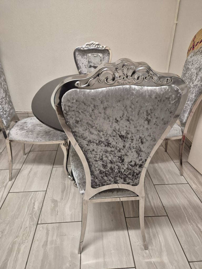 Dinning table and 4 chairs