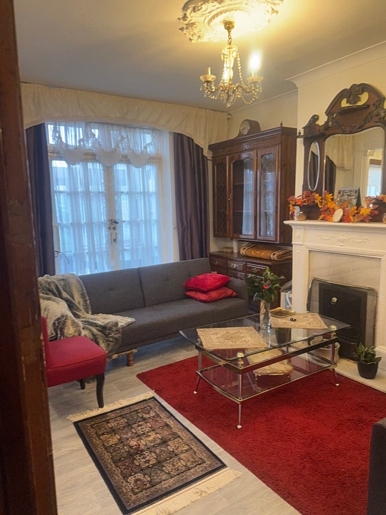 Double room in cozy river side house in Canary Wharf 