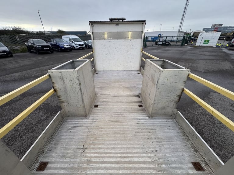 2021 Peugeot Boxer BLUEHDI 335 LOW LOADER / DROPSIDE / DROP &amp; GO / SPECIALIST VEHICLE - DIESE...