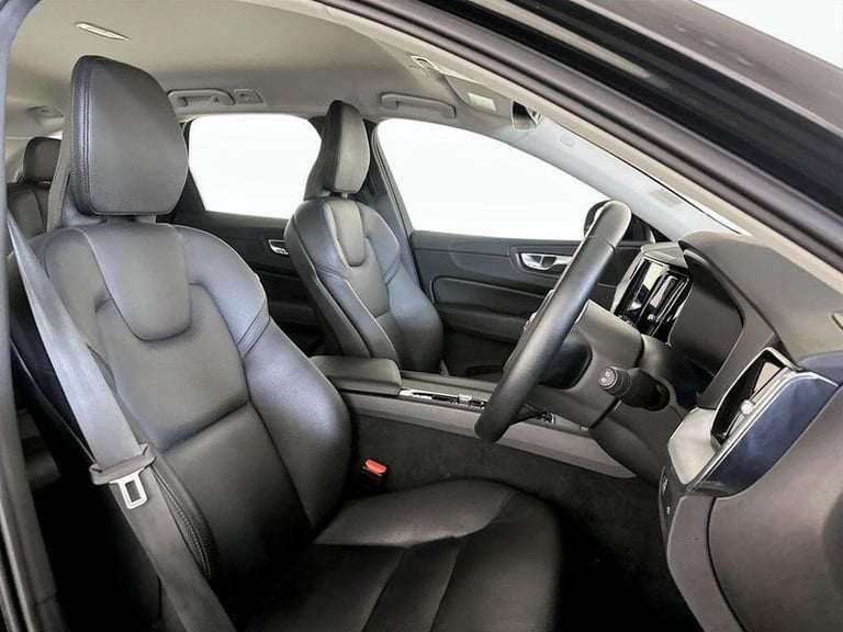 2020 Volvo XC60 2.0 B5 MHEV Momentum Auto Euro 6 (s/s) 5dr Automatic SUV Hybrid Automatic