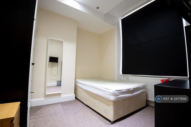 3 bedroom flat in Ashgrove, Bradford, BD7 (3 bed) (#2477958)