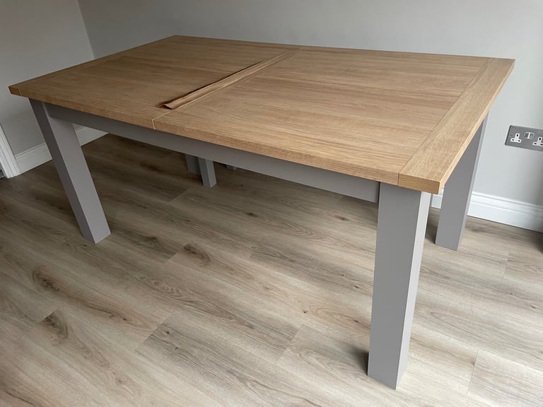6 to 10 Seater Extending Dining Table