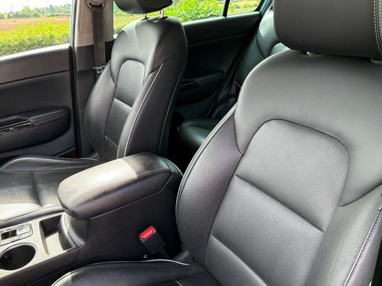 Kia Sportage 2.0 Diesel ISG 4 AWD Auto.Heated leather,reverse camera,pan roof