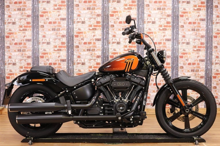 image for 2024 HARLEY DAVIDSON FXBBS STREET BOB 114 - ONLY 1,057 MILES. 1 OWNER. STUNNING!