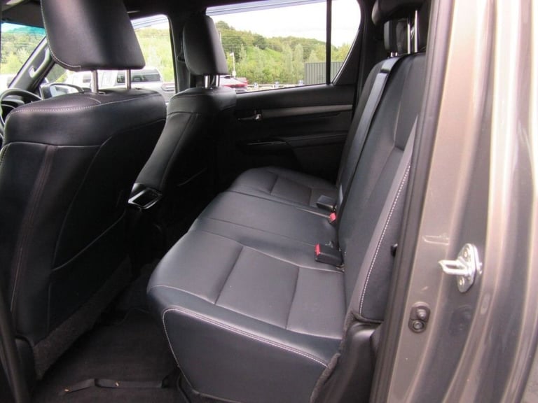 2024 Toyota Hilux 2.8 D-4D Invincible X Pickup Double Cab 4dr Diesel Auto 4WD Euro 6 (s/s) (2 PIC...