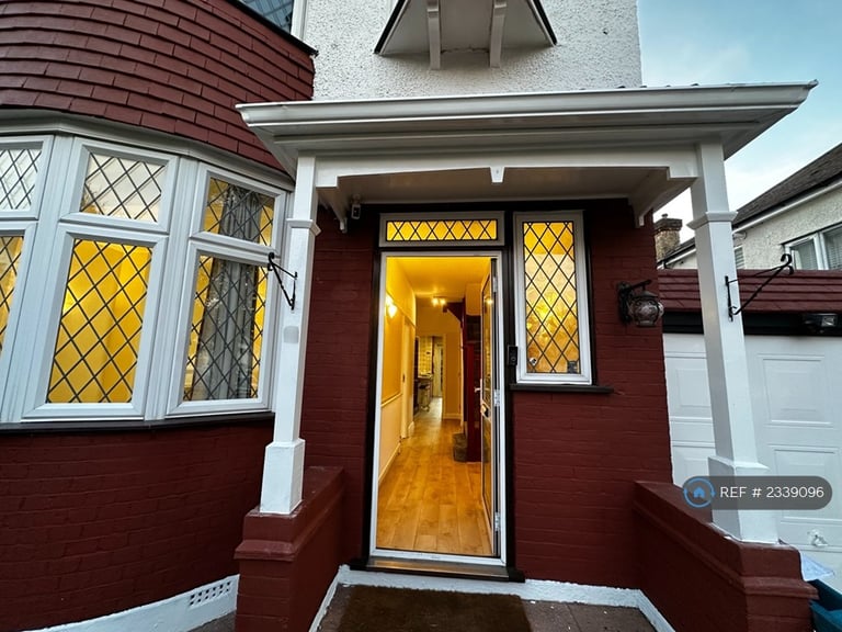 4 bedroom house in Waverley Avenue, Sutton, SM1 (4 bed) (#2339096)