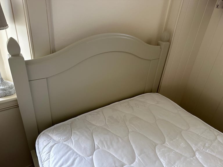 Single bed x 2 and mattresses 