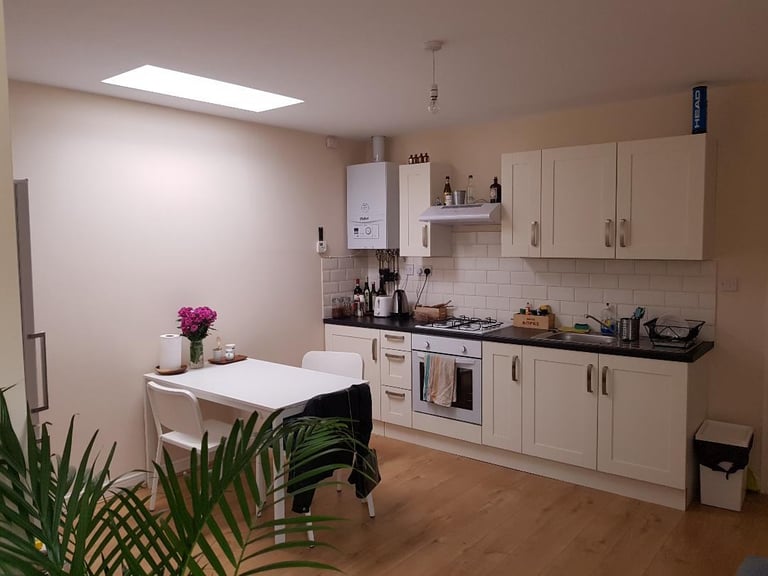 Self contained first floor one bedroom flat to let