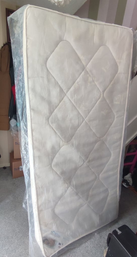 SINGLE SPRING MATTRESS 