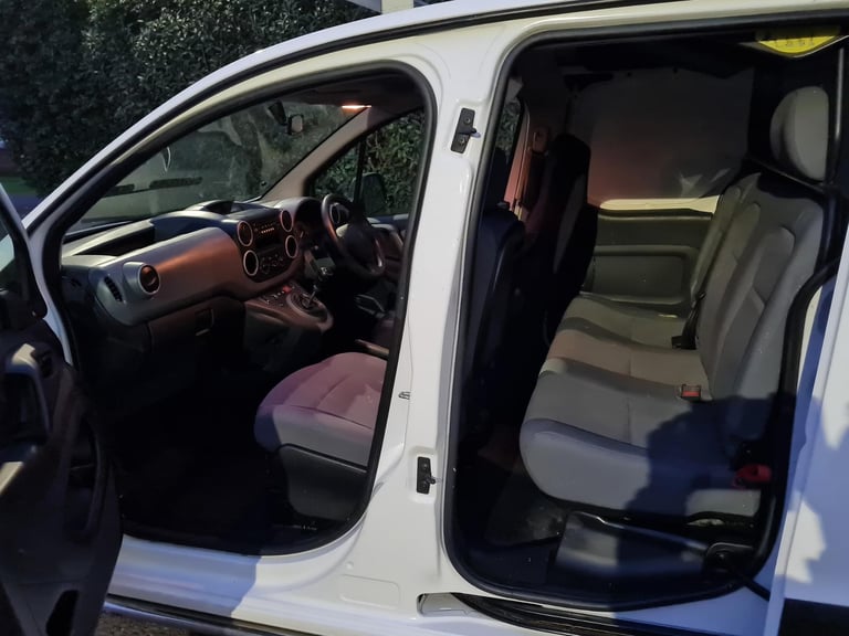 Factory Crew Van  Long Wheel Base Twin Side Loading Doors 2013 Peugeot Partner Professional HDI