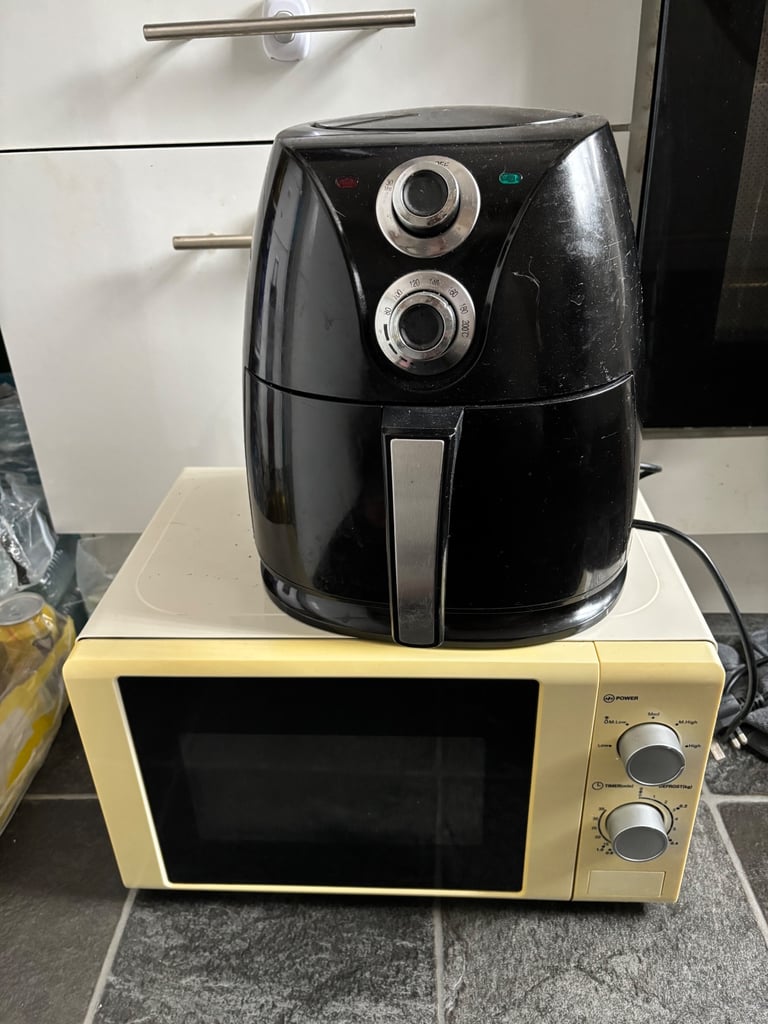 image for Air fryer and microwave 