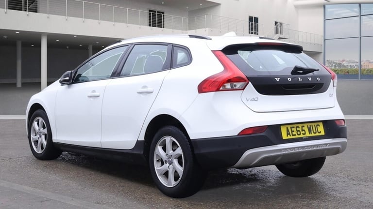 2015 Volvo V40 D2 [120] Cross Country SE Nav 5dr ++ SAT NAV / DAB / 20 TAX / ULEZ ++  HATCHBACK D...