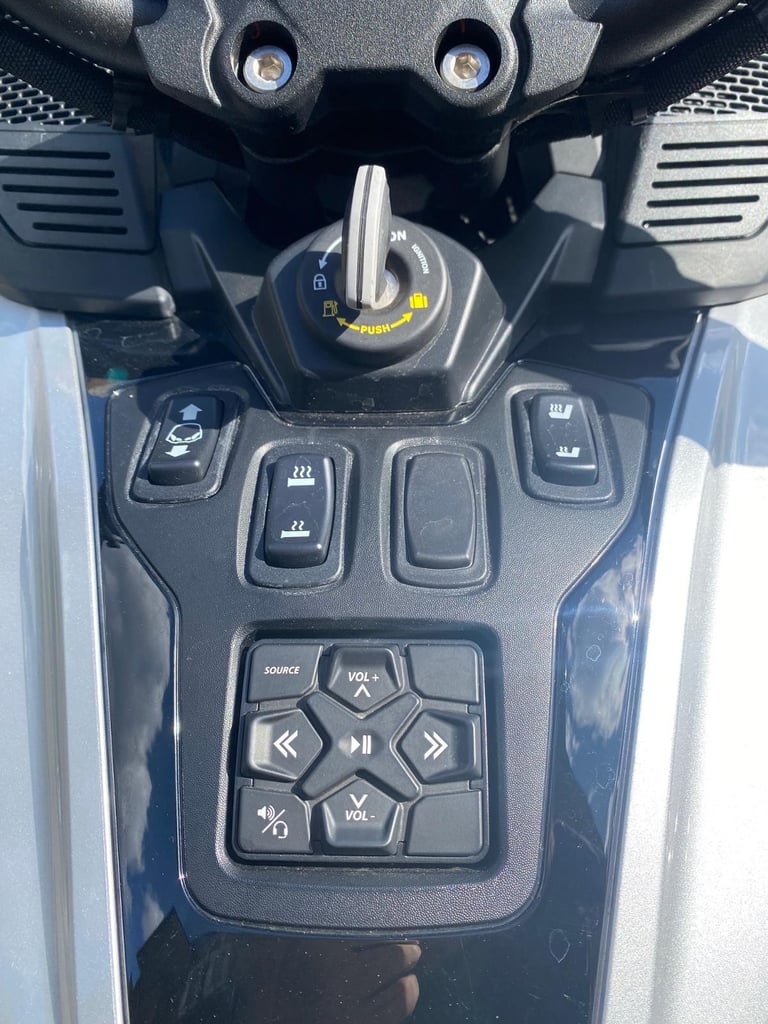 Can-Am Spyder RT Limited — Hyper Silver 2023 reg