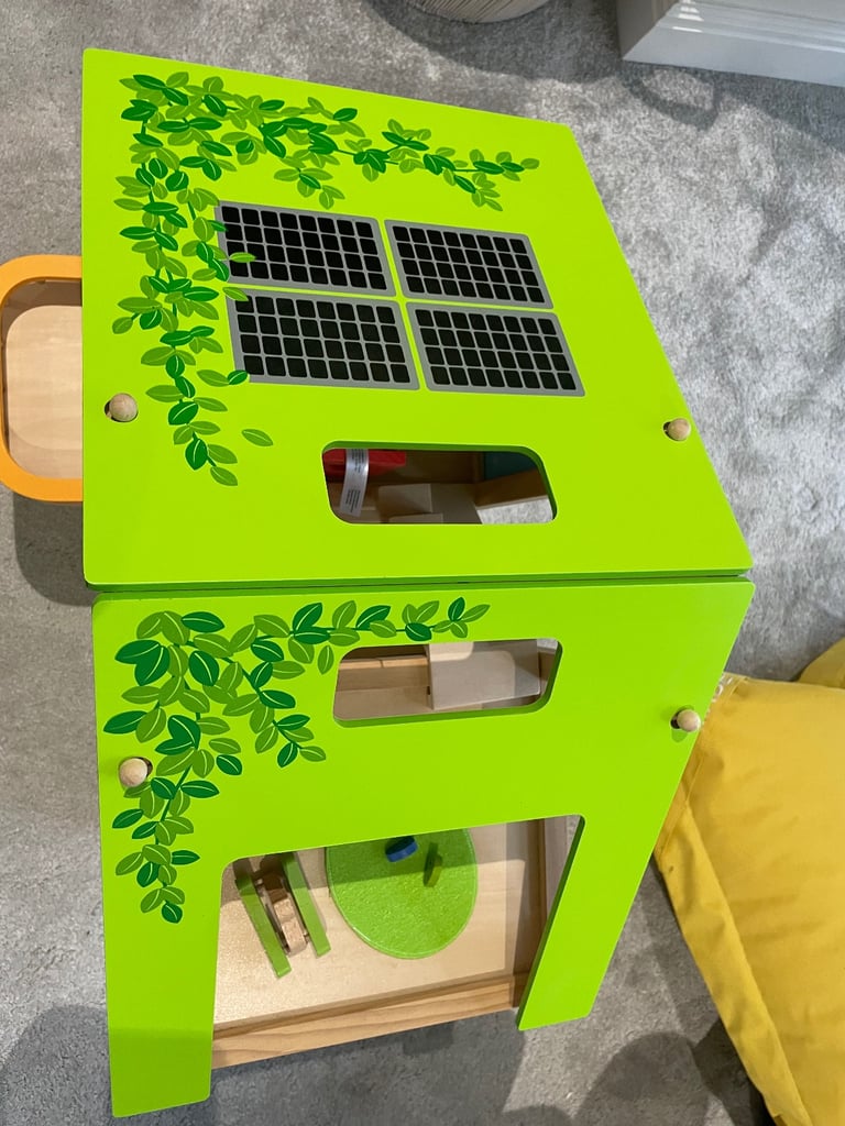 Hape Dolls House  *Complete set*