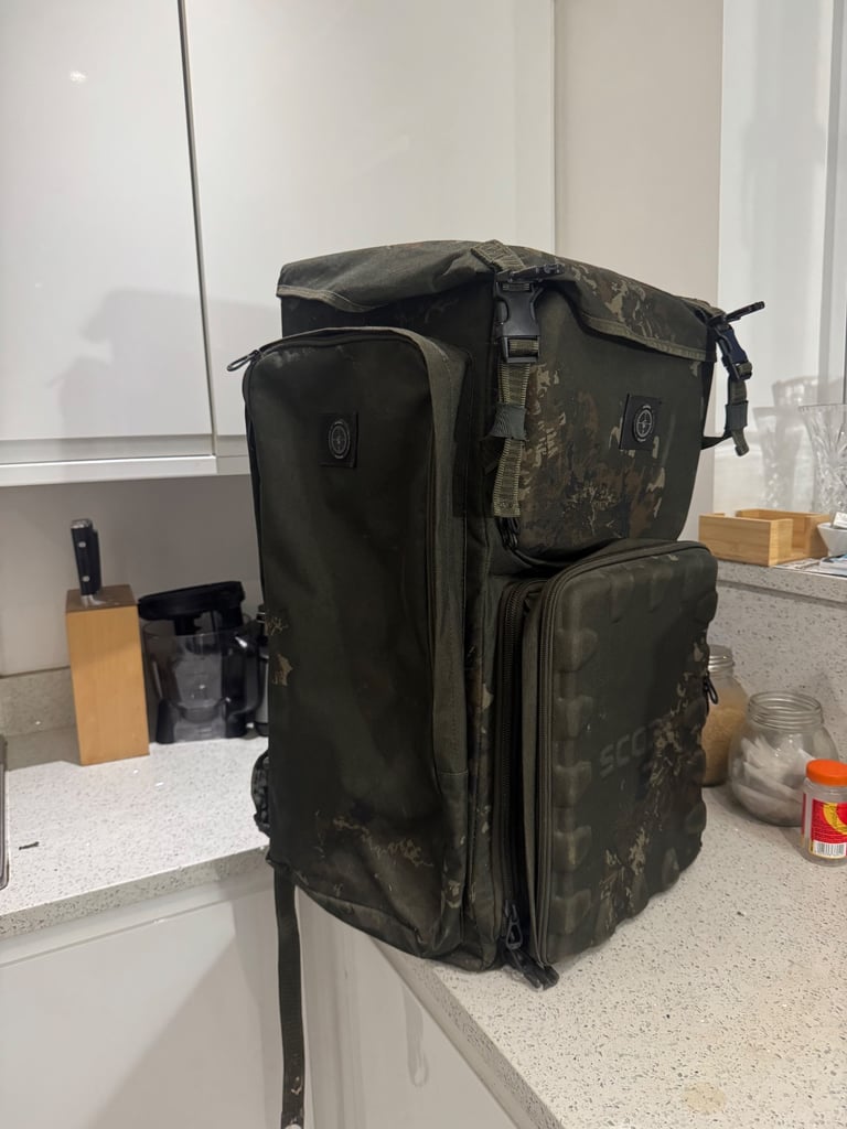 Nash scope large carp fishing bag back pac with some tackle 