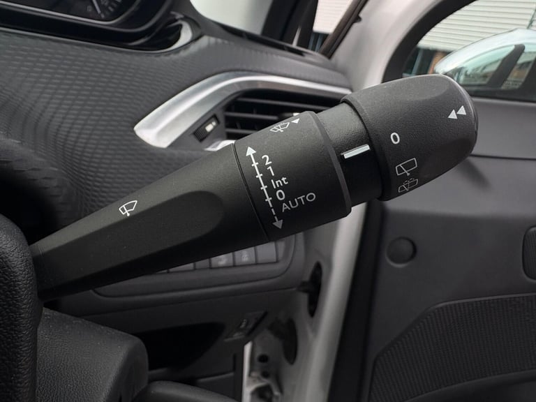 2015 Peugeot 2008 1.2 VTi PureTech Allure Euro 5 5dr HATCHBACK Petrol Manual