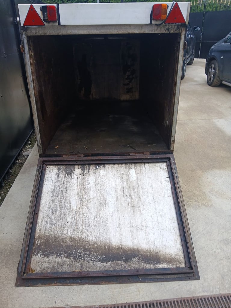 Metal indespension box trailer with rear ramp for sale