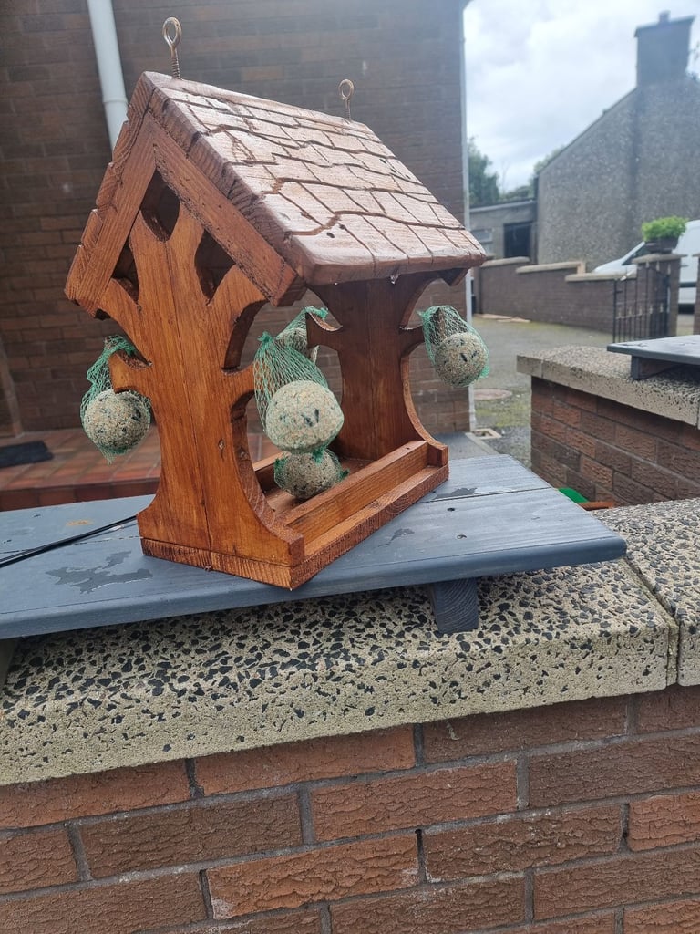 image for Bird feeding house 