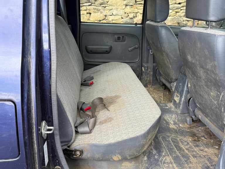 2005 Toyota Hilux 280 EX D4-D D/C DOUBLE CAB PICK UP MANUAL 4X4 BLUE PICK UP Diesel Manual
