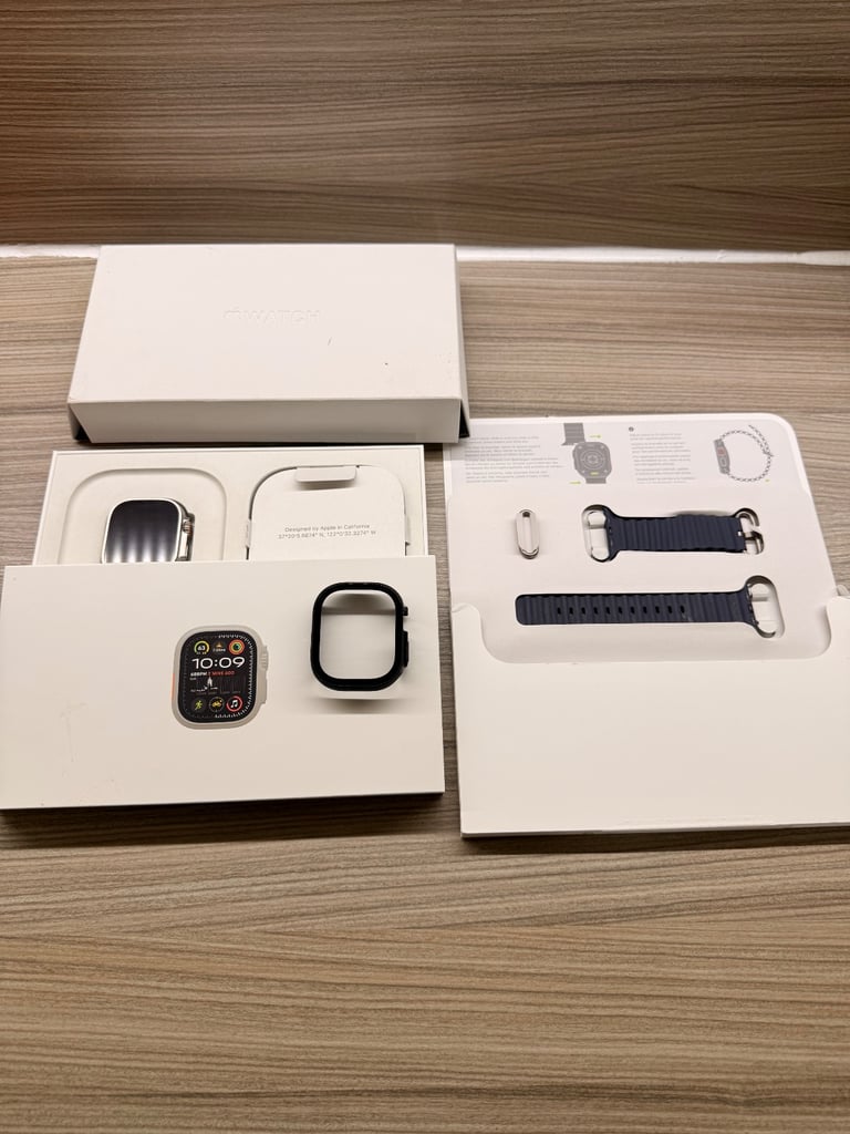 Apple Watch Ultra 2 - Navy Ocean Band 