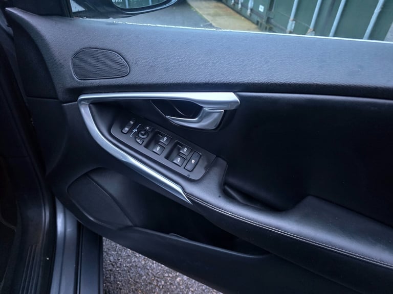 2013 Volvo V40 D3 R DESIGN 5dr HATCHBACK Diesel Manual