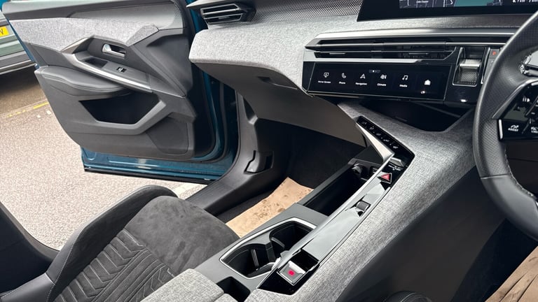 2024 Peugeot 3008 157kW GT 73kWh 5dr Auto Electric Estate Estate Electric Automatic