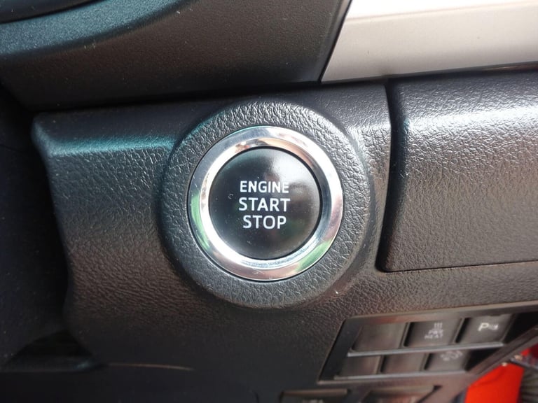 2021 Toyota Hilux 2.8 D-4D Invincible Auto 4WD Euro 6 (s/s) 4dr PICK UP Diesel Automatic