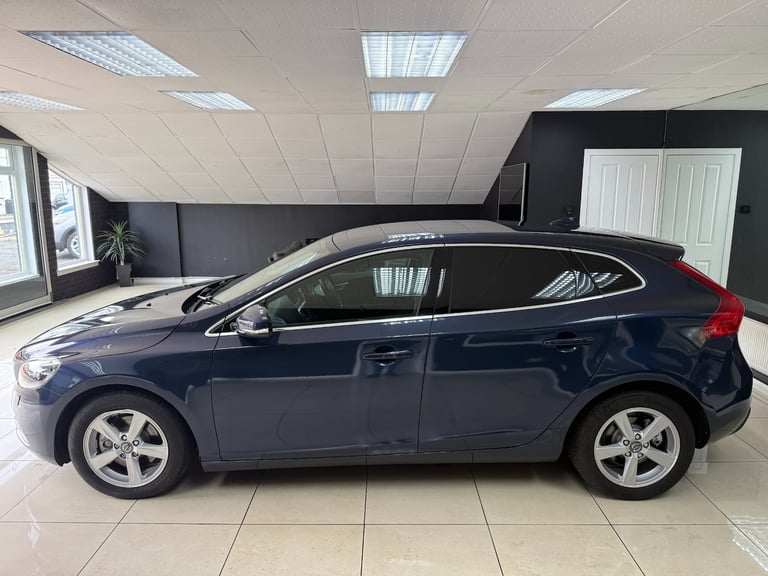 Volvo V40 1.6 T3 SE Blue Hatchback 61MPG Sat Nav WARRANTY 12 MONTHS MOT