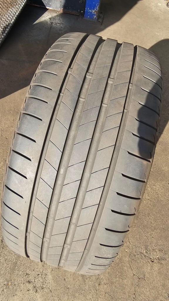 image for Bridgestone Turanza T005 Run-Flat Tyre - BMW - 225/40R18 99Y (5–6mm)