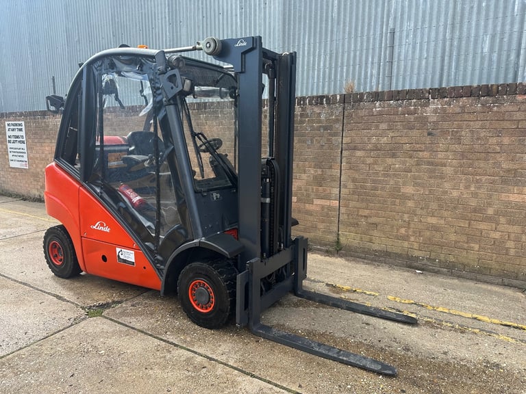 2003 Linde H25T gas forklift, container spec, full cab 