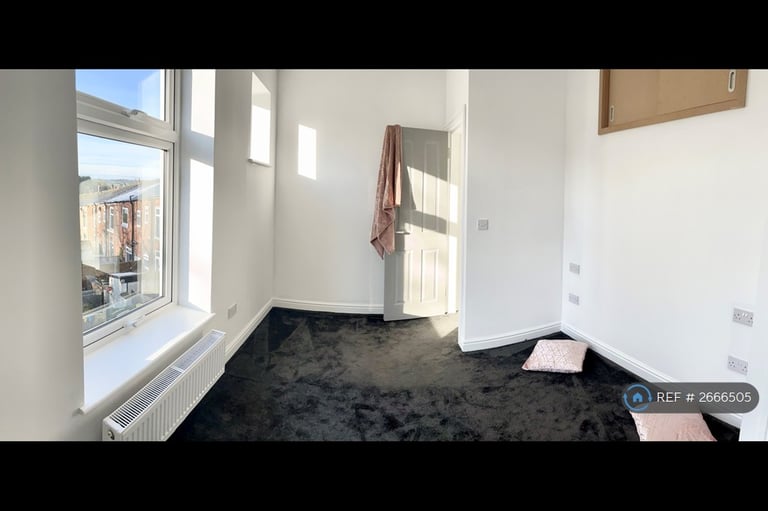 3 bedroom house in Regent Street, Padfield, Glossop, SK13 (3 bed) (#2666505)