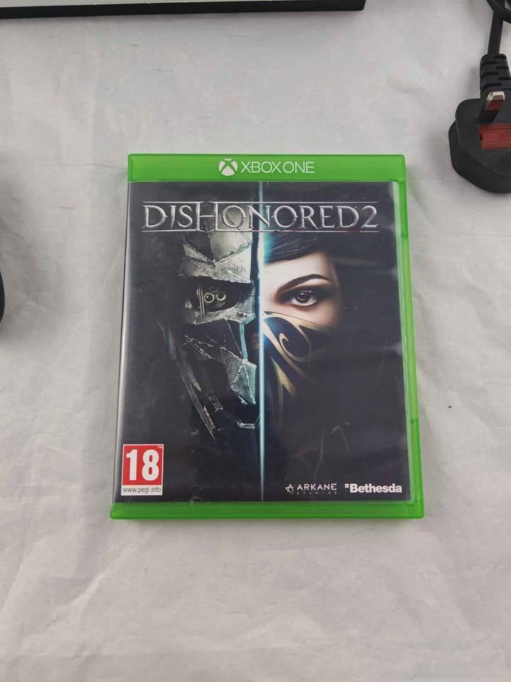 Xbox one S 1TB white 🤍 🐻‍❄️ + controller 🎮 + hdmi cable+ game 🎯