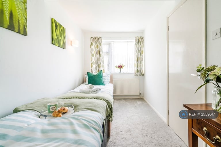 4 bedroom house in Waveney Rise, Oadby, Leicester, LE2 (4 bed) (#2559617)