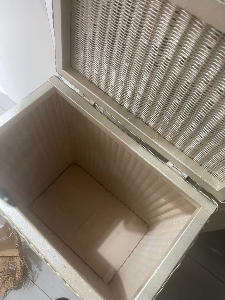 Vintage Lloyed Loom basket 