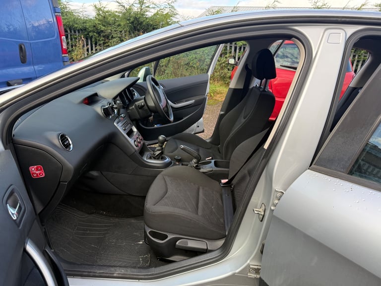 Peugeot, 308, Hatchback, 2008, Manual, 1598 (cc),5 doors - Image 6