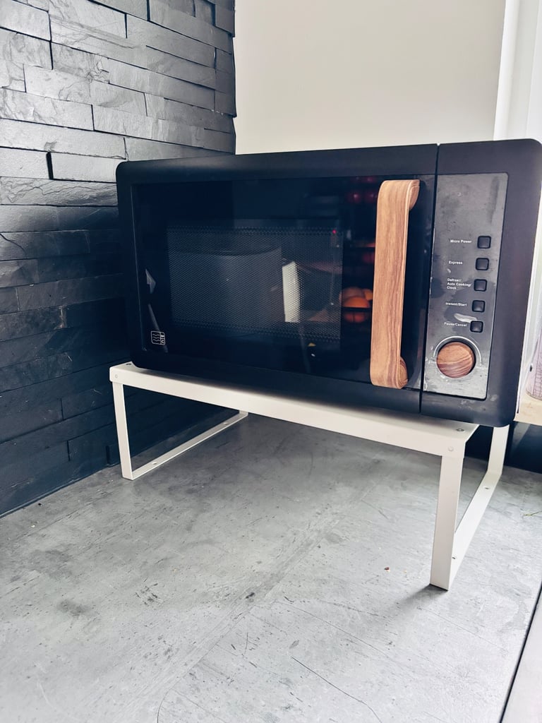 Black , fully working microwave 