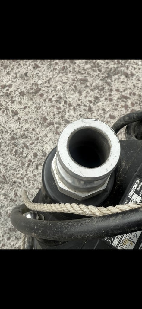 PONDSTAR. WATER PUMP,DELIVERY POSSIBLE GLASGOW TO PERTHSHIRE AREA FOR A FEE.