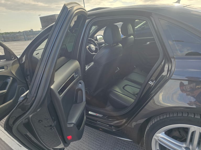 Audi, A4, Saloon, 2014, Semi-Auto, 1984 (cc), 4 doors