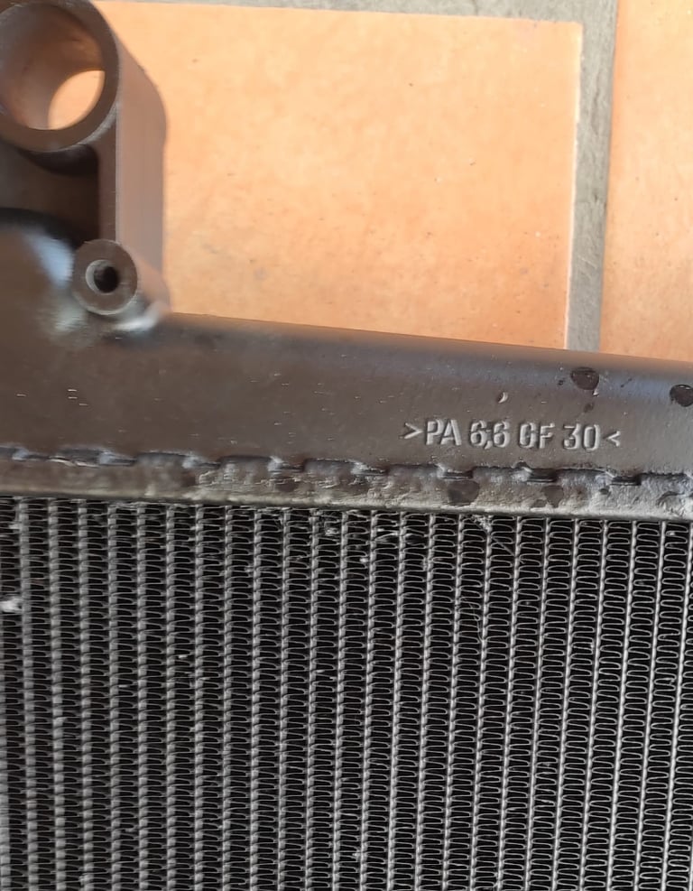 Water radiator Ferrari California