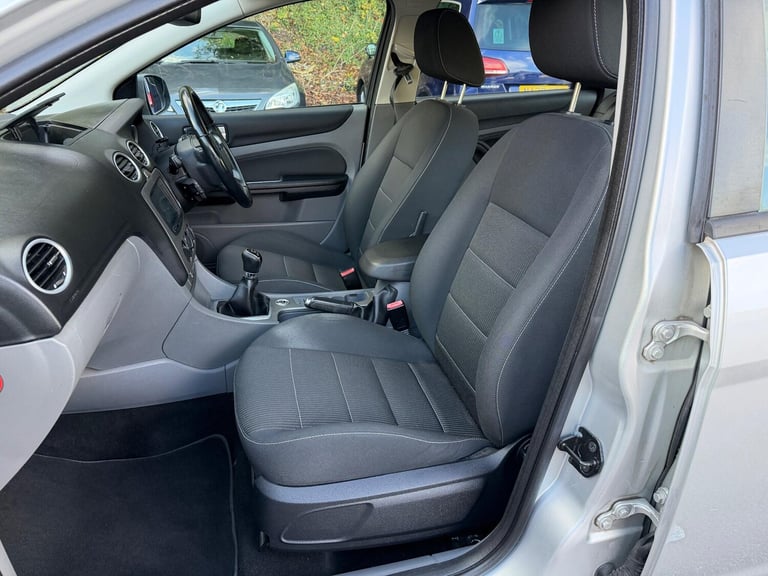 2010 Ford Focus 2.0 Titanium 5dr HATCHBACK PETROL Manual